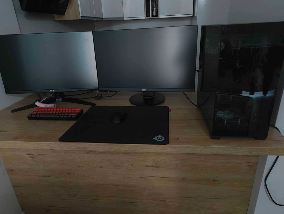 Zestaw gamingowy (Pc+2 monitory+mysz/klawiatura+podkładka)