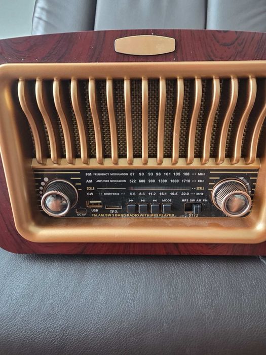 Радиприёмник с FM диапазоном, длинные средние волны+ флэшка.
