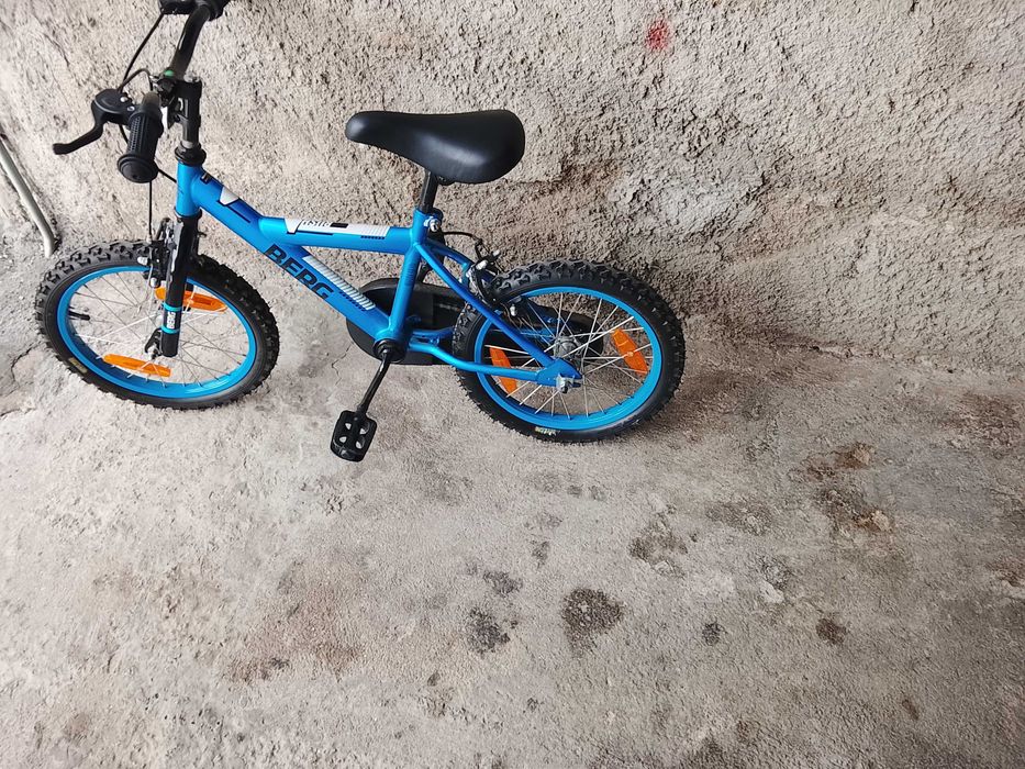 Bicicleta de criança, sapatilhas de criança