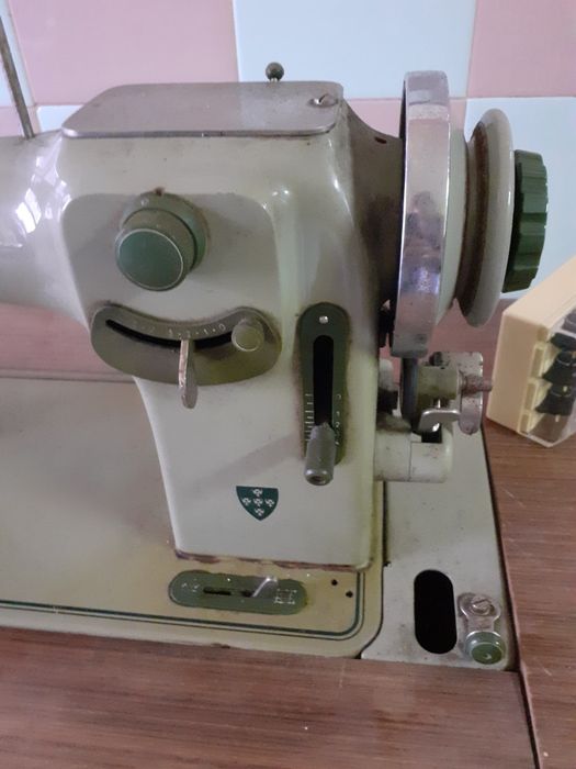 Máquina de custura Oliva
