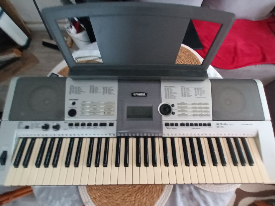 Keyboard Yamaha PSR E403 sprawny