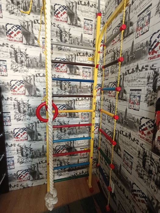 Дитяча шведська стінка