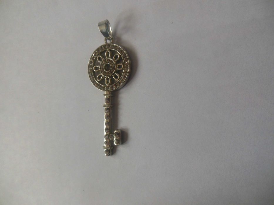 Wisiorek błyszczący klucz