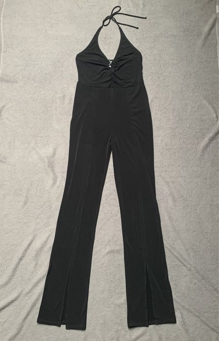 czarny wiązany kombinezon