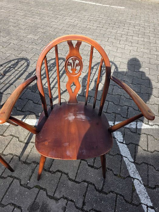 Angielskie krzesła Windsor.
