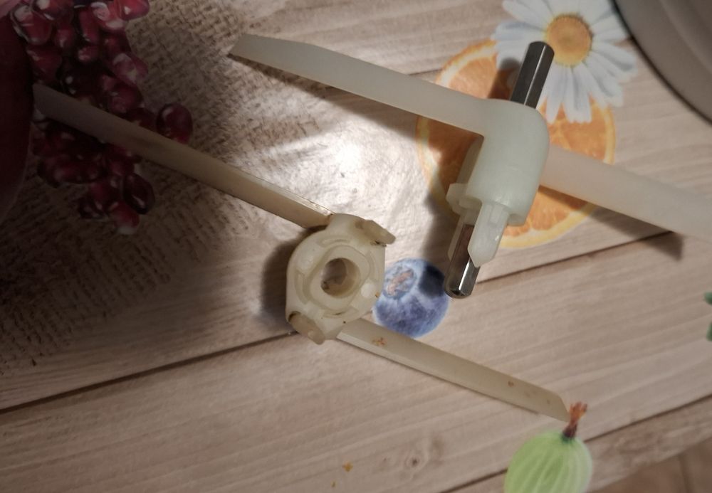 Nakładka szatkujaca, tarcze, wałek napędowy do robota bosch mum 4