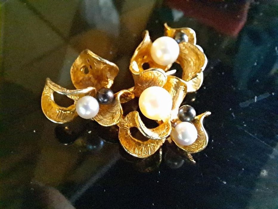 Broszka 585 złoto żółte 11,12g perły białe i czarne