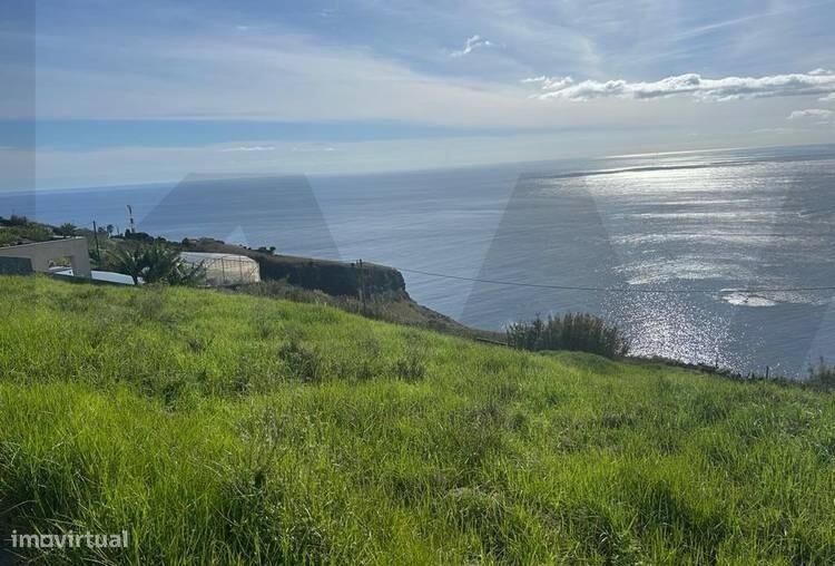 Terreno de sonho com 1001 m2 e uma vista linda mar na Calheta na Fajã