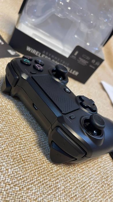 Оригінальний бездротовий геймпад Nacon Asymmetric Wireless Controller для PS4
