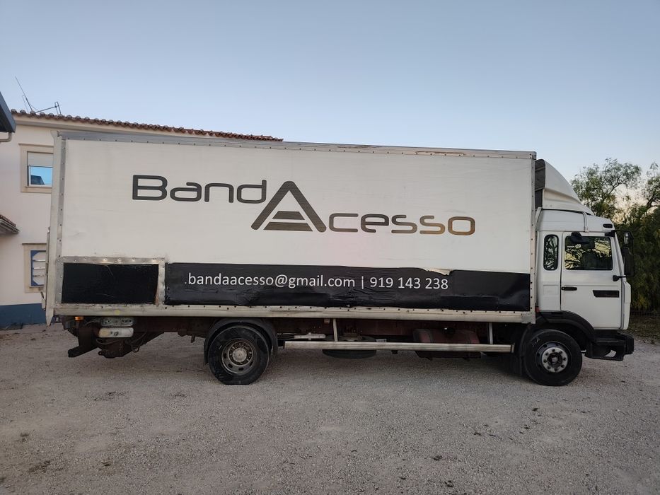 Camião com caixa fechada 12 T
