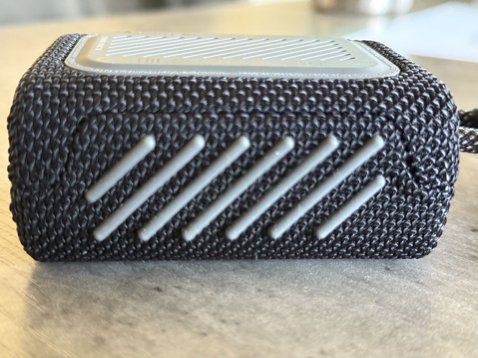 Coluna portátil JBL GO3