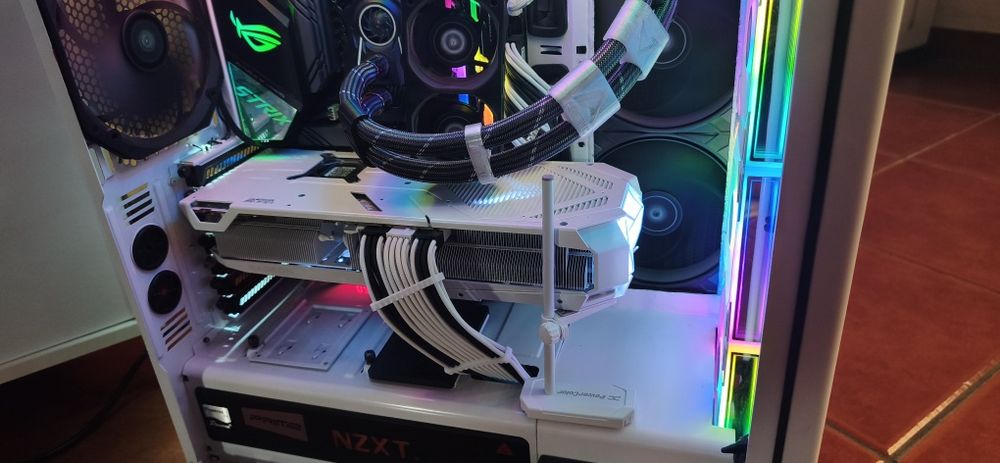 PowerColor RX 9070 XT Red Devil Spectral White (Edição Branca) —  (Garantia)