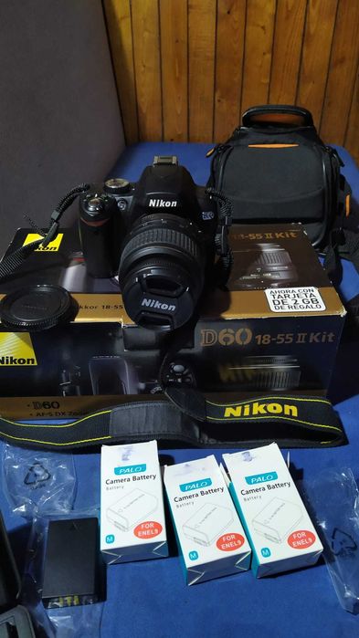 Vendo ou troco máquina fotográfica "NIKON" D60