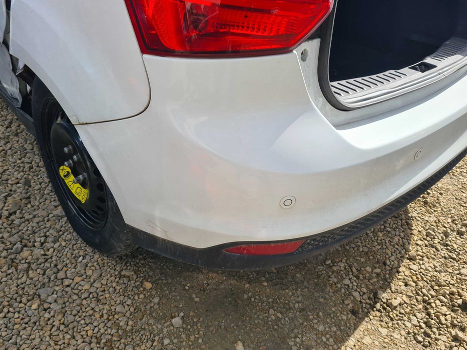 Zderzak tył focus mk3 hatchback czujniki pdc listwa zderzaka tył