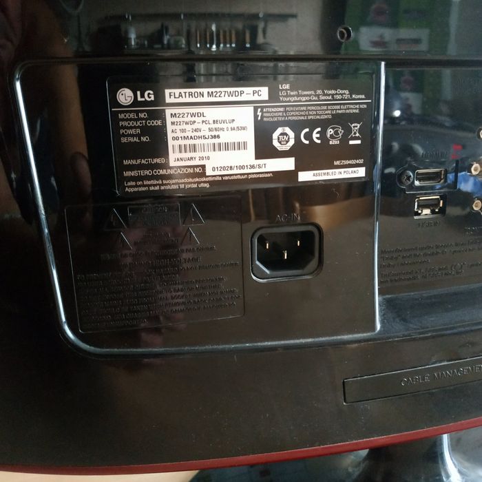 Монитор LG диагональ 55 см с функцией ТВ