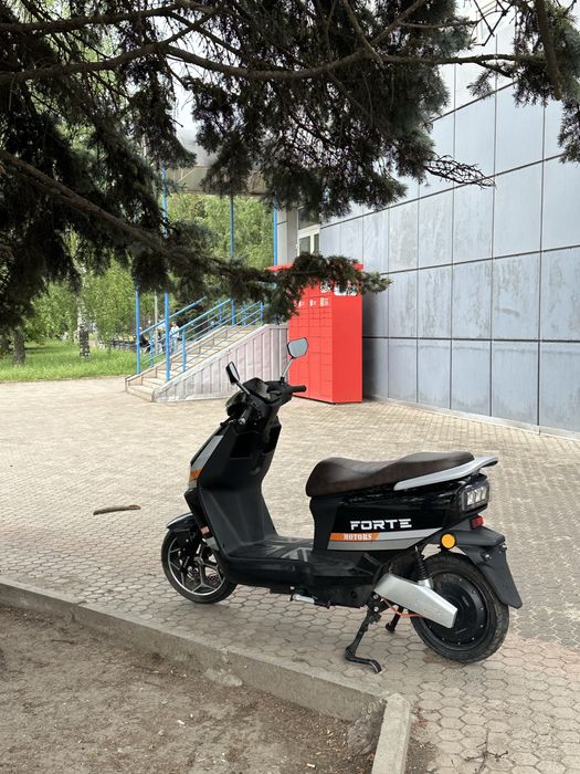 Електро скутер FORTE STRIKER