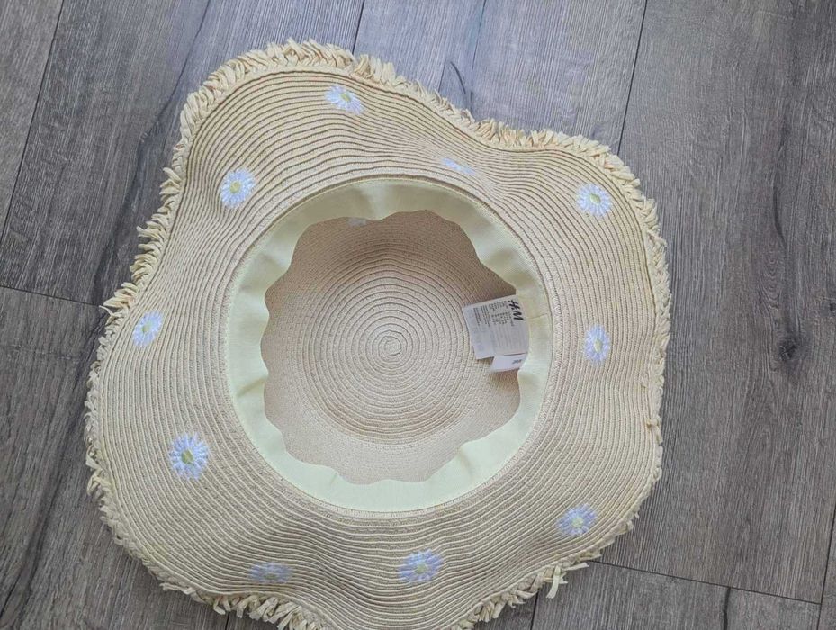 Модний капелюшок для дівчинки