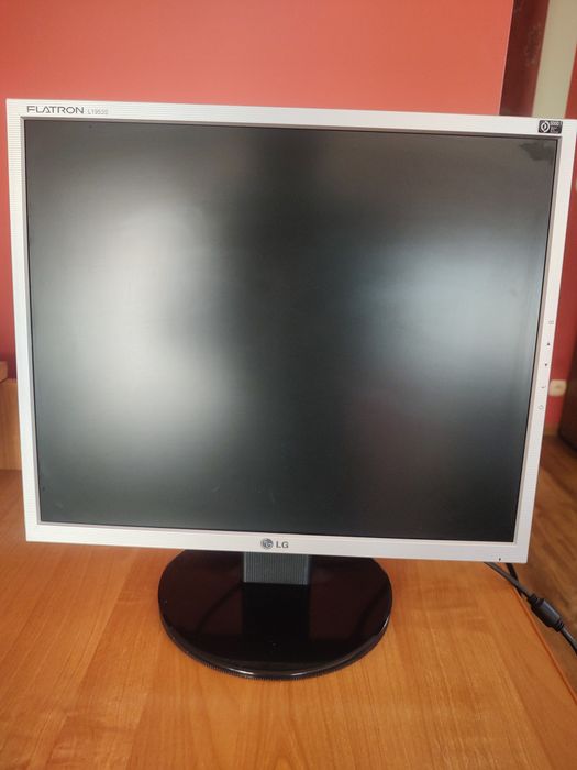 LG Flatron  L1953S
