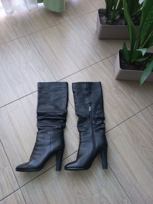 Шикарные кожаные сапоги 39р.