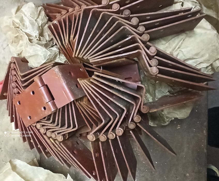 Тарна фурнітура (замки для ящиків,шарнірні петлі)