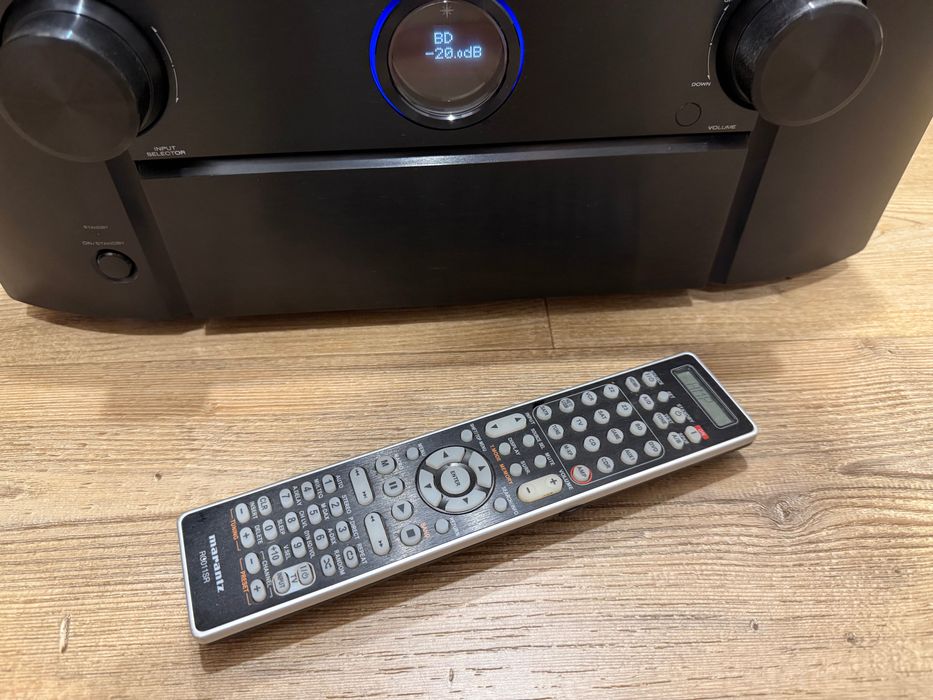 Marantz AV Pre Tuner AV7005 com Controlo Remoto