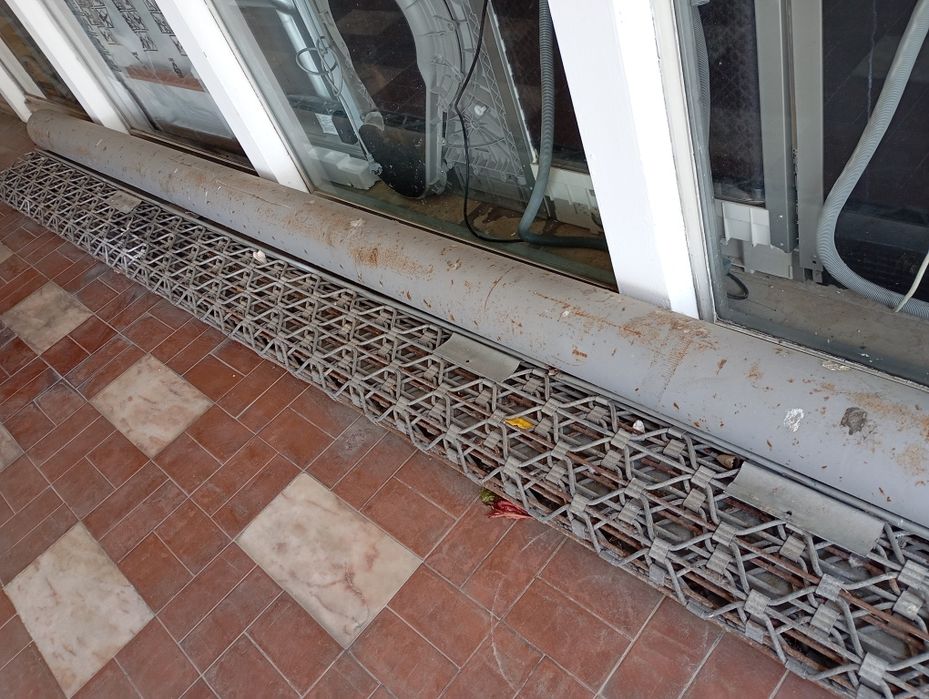 Grade de enrolar de montra