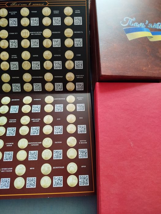 Сувенірні монети у преміум футлярі