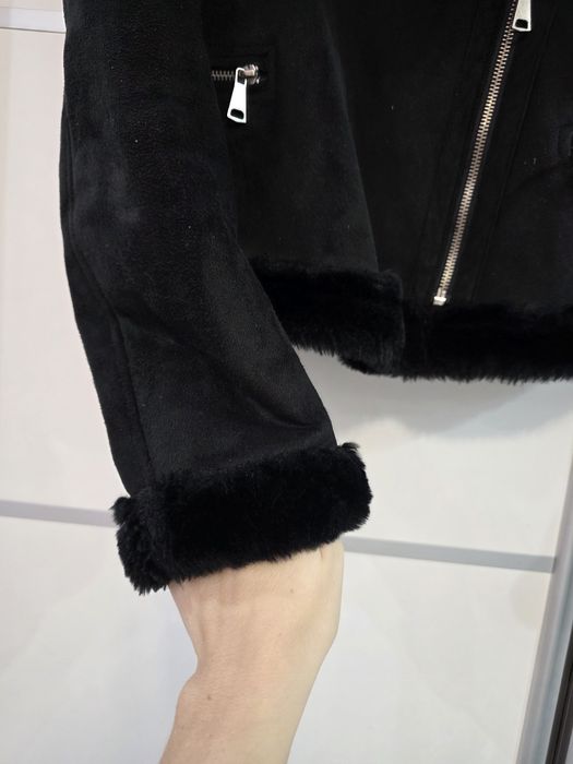 Czarna krótka nowa kurtka ocieplana Pull&Bear S