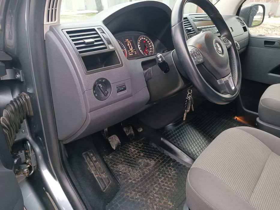 Volkswagen Caravelle 2.0 TDi (140) 6 ст  Voyage Maxi .