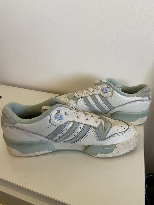 Sapatilhas adidas rivalry low