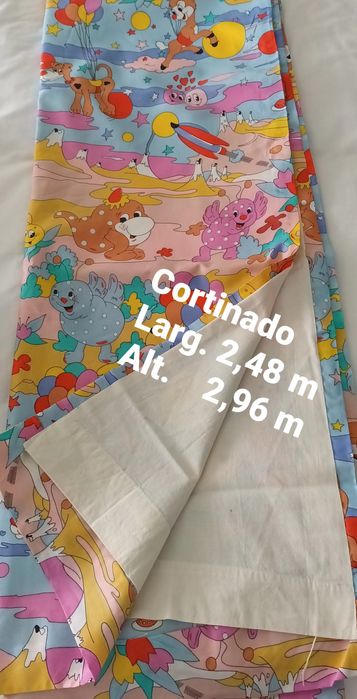 Cortinado bege com flores