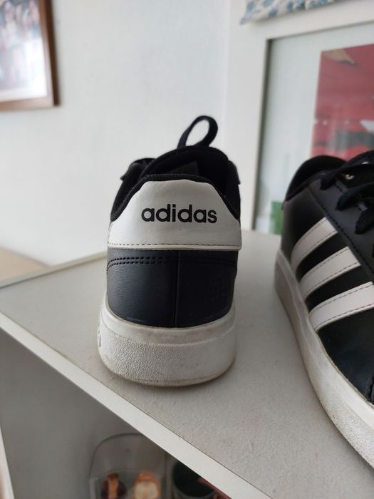Sapatilhas adidas pretas