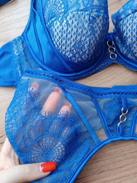 Спокусливий комлект білизни бюстгальтер і пояс з підтяжками для панчох