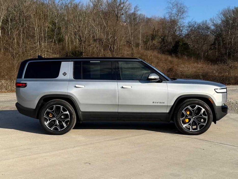 Rivian R1S EV 2023