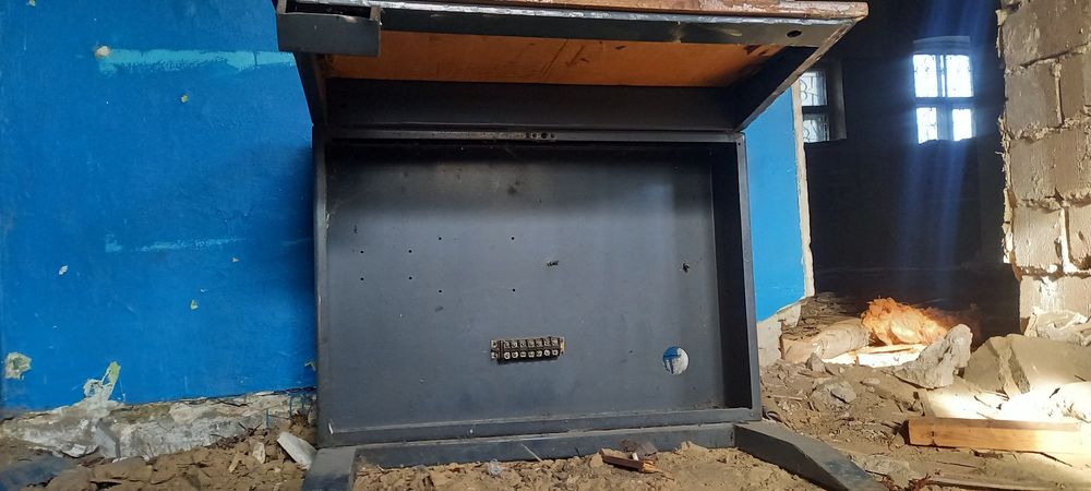 Стол металевий,міцний,для підсобного господарства