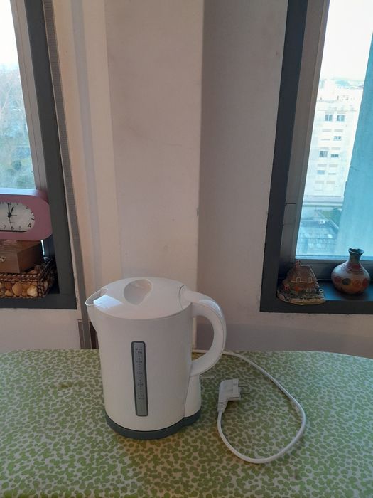 Vendo Chaleira Eléctrica muito bonita como nova