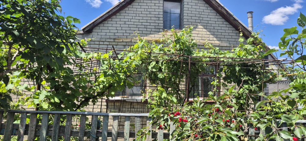 продается дом рядом с городом