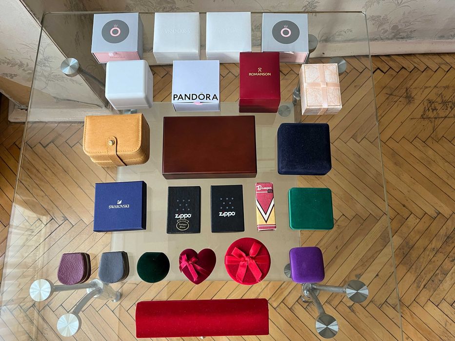 Футляры для ювелирных украшений.