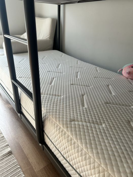 Cama Beliche IKEA TUFFING com colchões novos