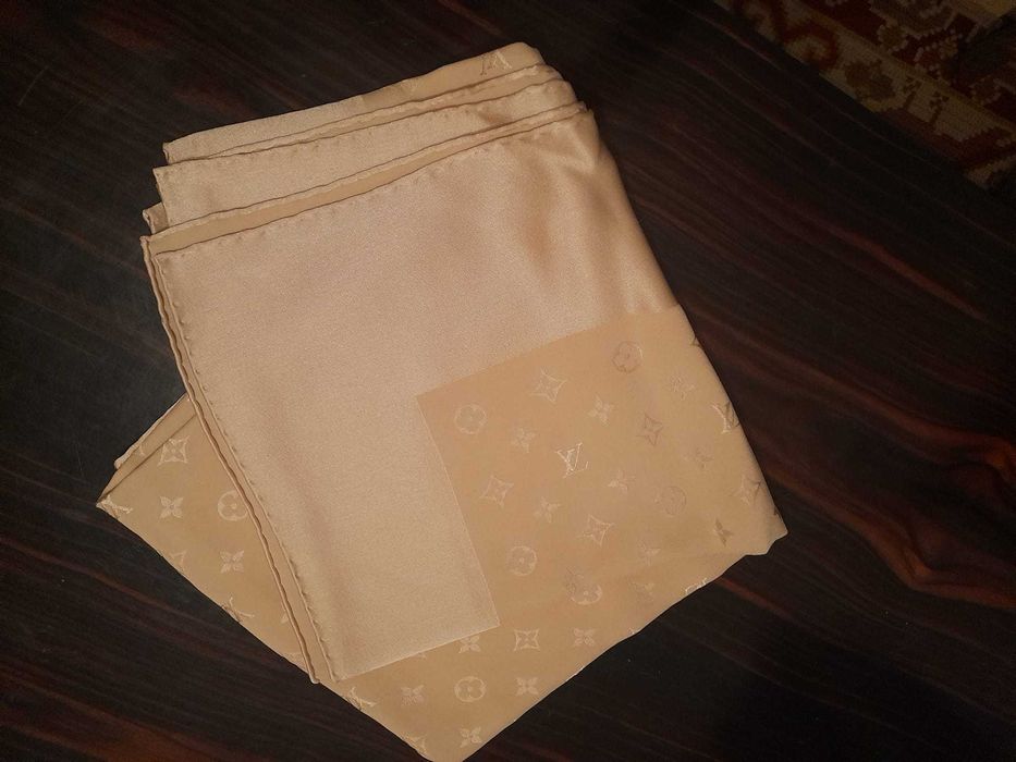 Lenço de seda de senhora, Louis Vuitton, Monograma Marfim.