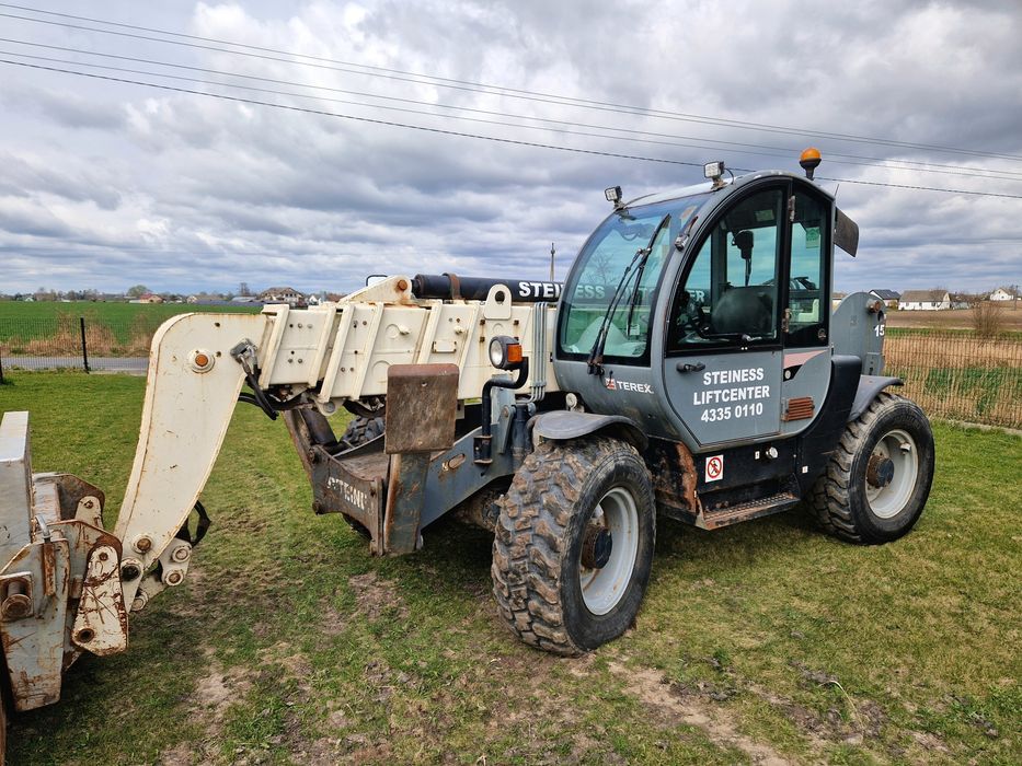 Ładowarka teleskopowa Terex 4013 z pilotem, koszem i widłami 14 metrów