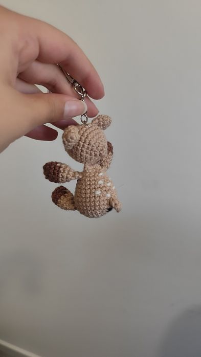 Porta-chave com  veado bebé em crochet