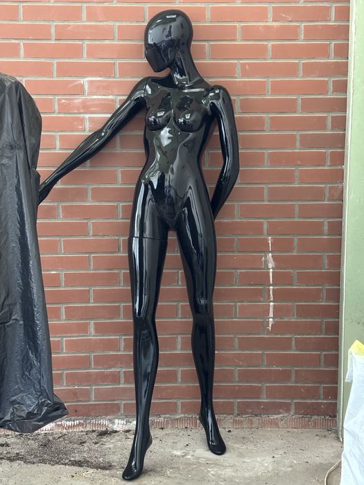 Продам манекены для магазина одежды