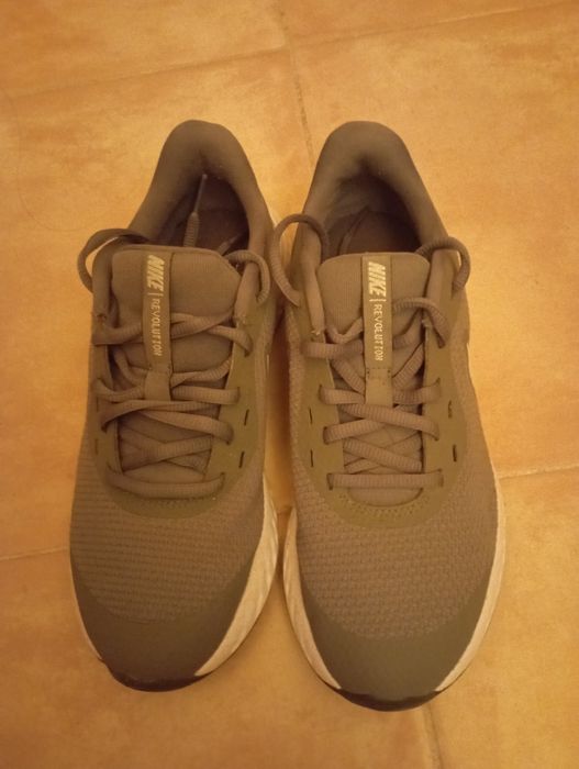 Tênis Nike Revolution