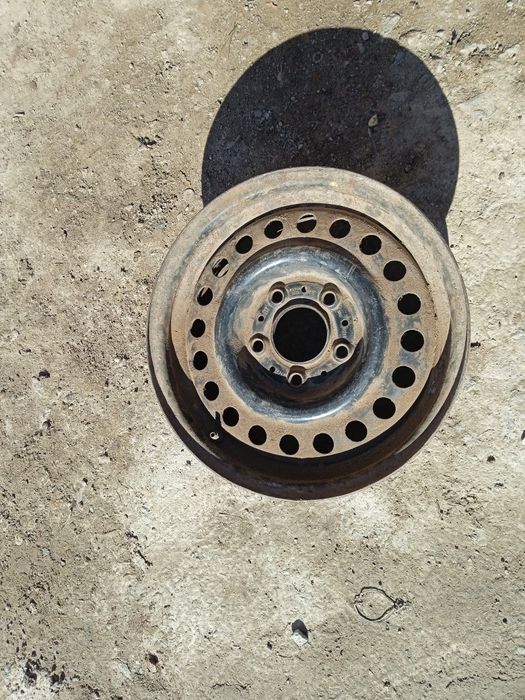 Диск на авто Мерседес