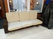 Продается диван офисный на три подушки.