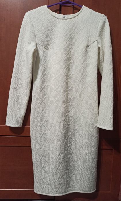 Сукня жіноча біла