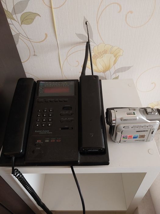 Kamera i telefon z radiem