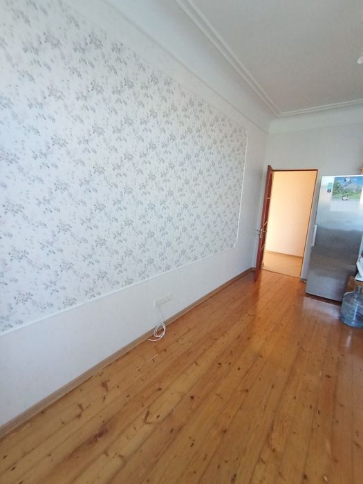 Продам 3-х комнатную квартиру сталинка Индустриальный район 62/42/8 кв.м  4-й этаж 5-ти этажного дома
