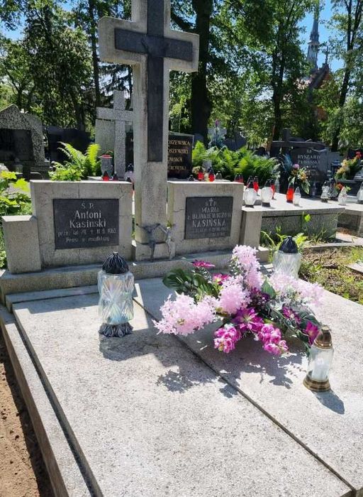 Sprzątanie nagrobków